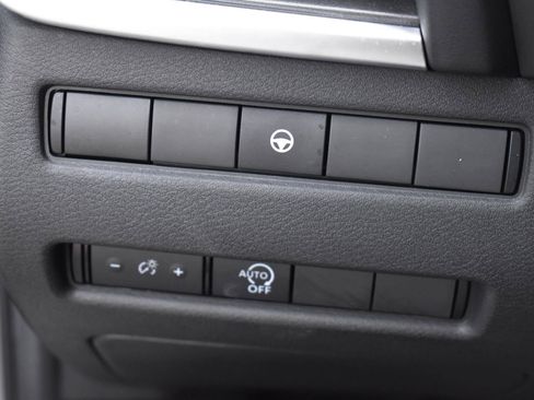 Used 2023 Nissan Rogue SV FWD image 40