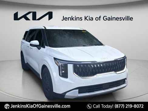 Used 2025 Kia Carnival FWD image 5