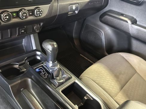 Used 2020 Toyota Tacoma SR image 22