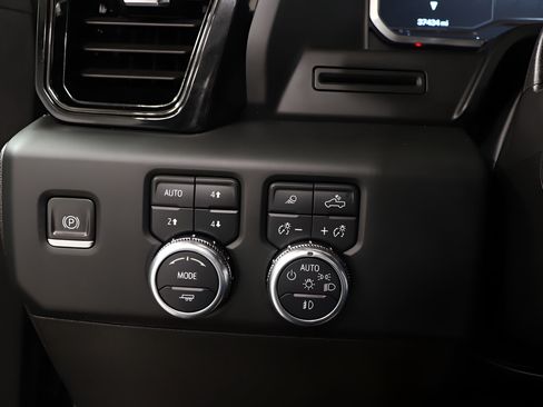 Used 2024 GMC Sierra 1500 AT4 w/ AT4 Premium Package AWD/4WD image 18