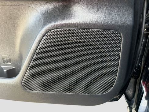 Used 2022 Toyota Tacoma TRD Off-Road w/ Technology Package AWD/4WD image 18