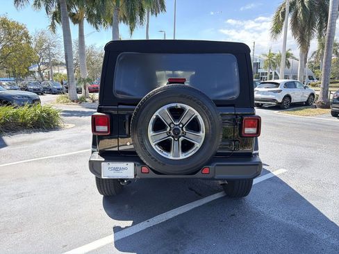 Used 2019 Jeep Wrangler Unlimited Sahara image 7