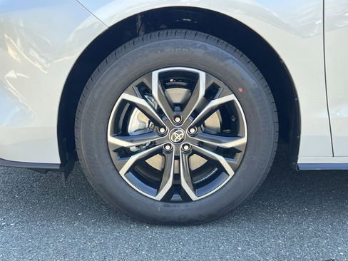 New 2026 Toyota Sienna Platinum image 5