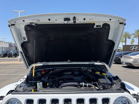 Used 2021 Jeep Wrangler Unlimited Sahara AWD/4WD image 22