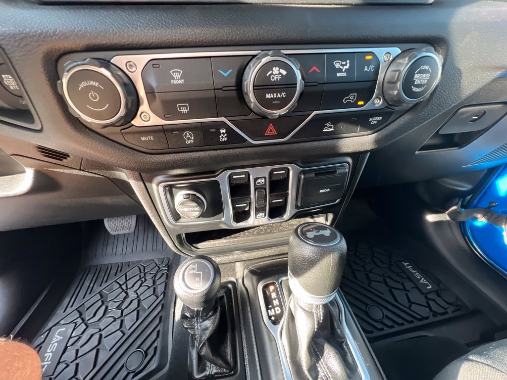 Used 2024 Jeep Wrangler Unlimited Sport AWD/4WD image 30