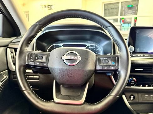 Used 2025 Nissan Rogue SV FWD image 24