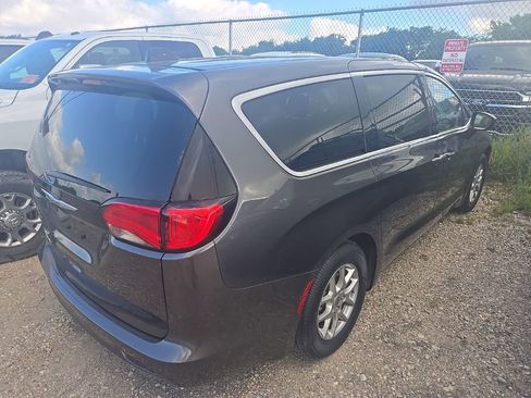 Used 2023 Chrysler Voyager LX FWD image 3