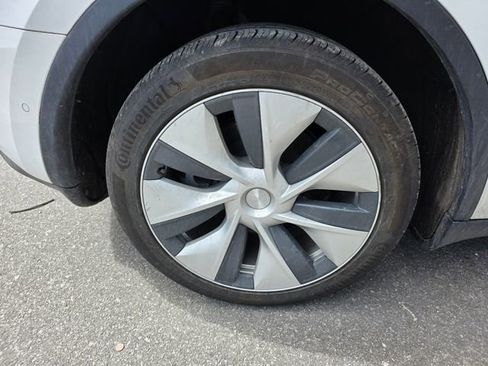 Used 2021 Tesla Model Y Long Range image 11