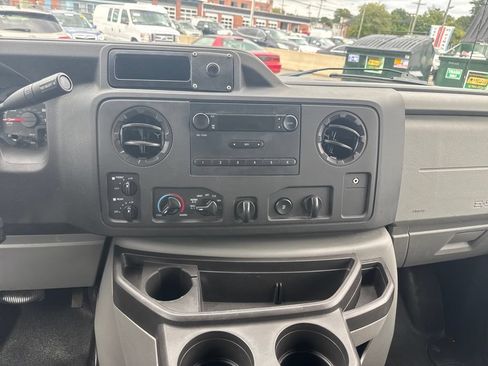 Used 2014 Ford E-250 and Econoline 250 Extended w/ Power Group RWD image 18