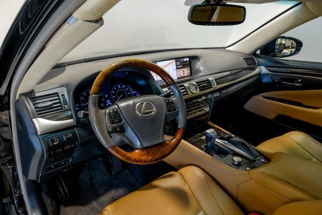 Used 2015 Lexus LS 460 w/ Comfort Package RWD image 4