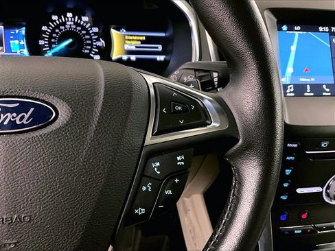 Used 2017 Ford Edge Titanium w/ Equipment Group 302A AWD/4WD image 18