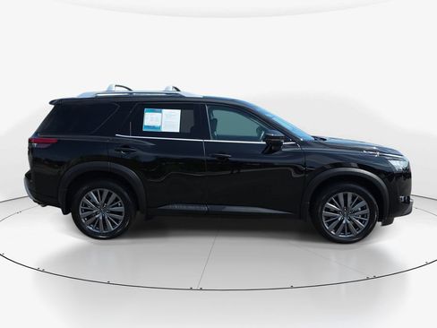 Used 2025 Nissan Pathfinder SL w/ SL Premium Package AWD/4WD image 5
