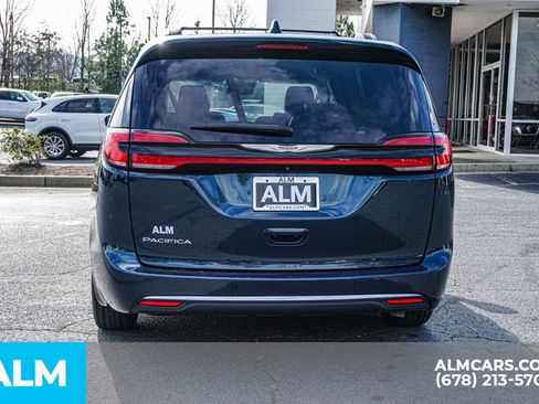 Used 2022 Chrysler Pacifica Touring-L image 11