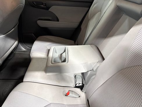 Used 2020 Toyota Highlander L AWD/4WD image 19