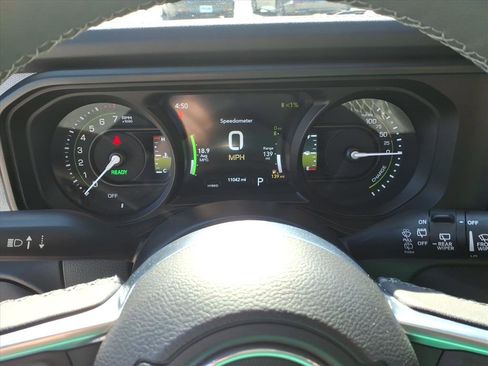 Used 2025 Jeep Wrangler Unlimited Sahara AWD/4WD image 27