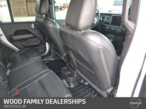 Used 2019 Jeep Wrangler Unlimited Sahara image 30