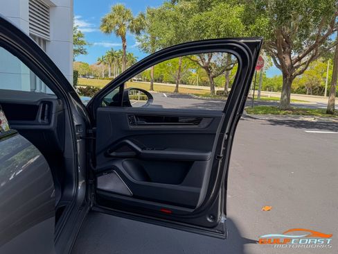 Used 2026 Porsche Cayenne GTS image 43
