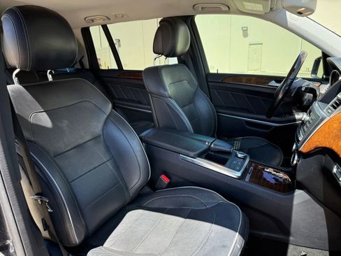Used 2013 Mercedes-Benz GL 550 4MATIC image 18