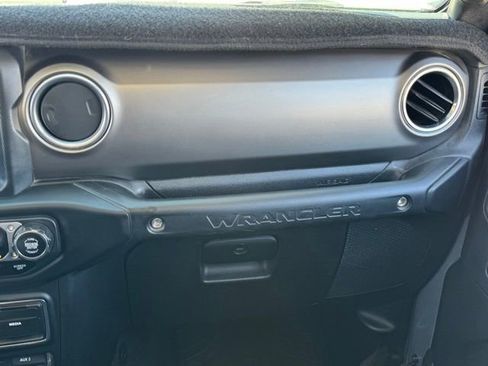 Used 2018 Jeep Wrangler Unlimited Rubicon AWD/4WD image 19