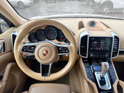 Used 2017 Porsche Cayenne image 25