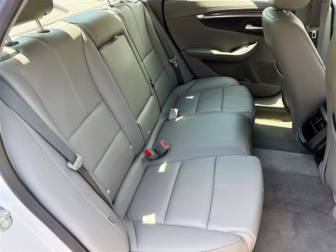 Used 2017 Chevrolet Impala LT w/ Leather Package image 27
