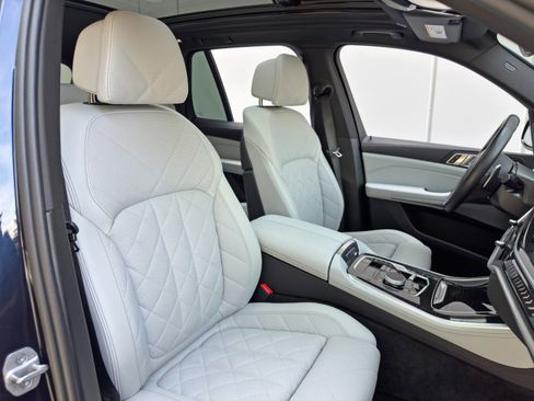 Used 2024 BMW X5 xDrive40i w/ M Sport Package AWD/4WD image 41