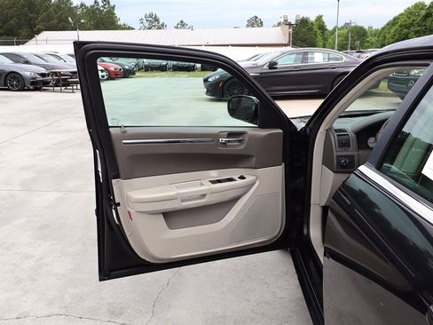 Used 2008 Chrysler 300 Touring RWD image 26