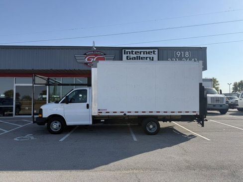 Used 2015 Chevrolet Express 3500 Extended image 1