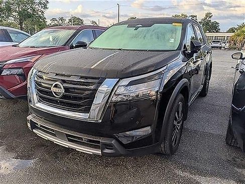 Used 2025 Nissan Pathfinder Platinum AWD/4WD image 3
