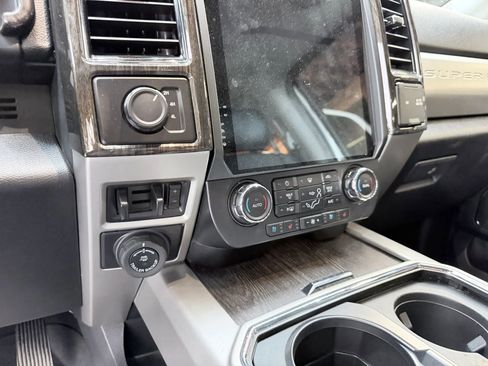 Used 2020 Ford F250 Lariat w/ Lariat Value Package image 29