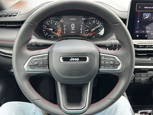 Used 2023 Jeep Compass Trailhawk image 11