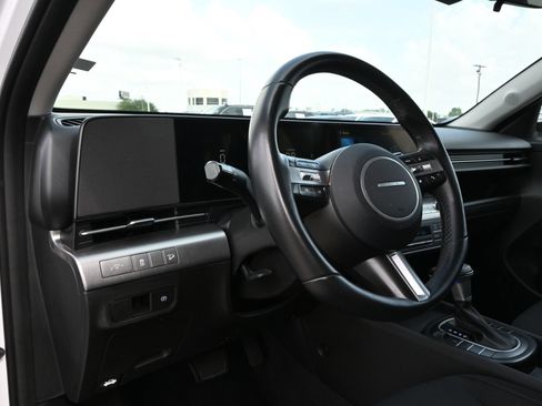 Used 2025 Hyundai Kona SEL AWD/4WD image 16