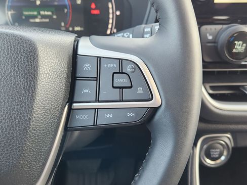 Used 2025 Toyota Grand Highlander AWD image 32