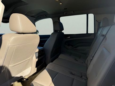 Used 2019 Chevrolet Suburban LT image 24
