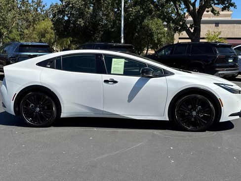 Used 2025 Toyota Prius FWD image 2