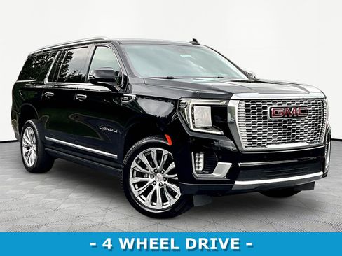 Used 2021 GMC Yukon XL Denali w/ Denali Premium Package AWD/4WD image 3