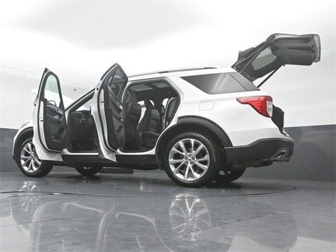 Certified 2022 Ford Explorer Platinum w/ Equipment Group 601A image 57