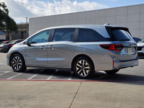 Certified 2025 Honda Odyssey EX-L image 5