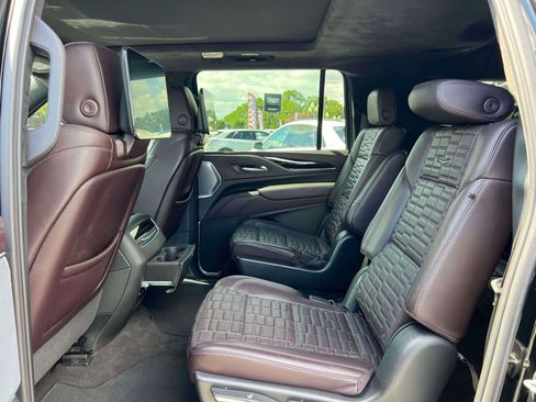 Used 2023 Cadillac Escalade ESV Sport Platinum AWD/4WD image 11