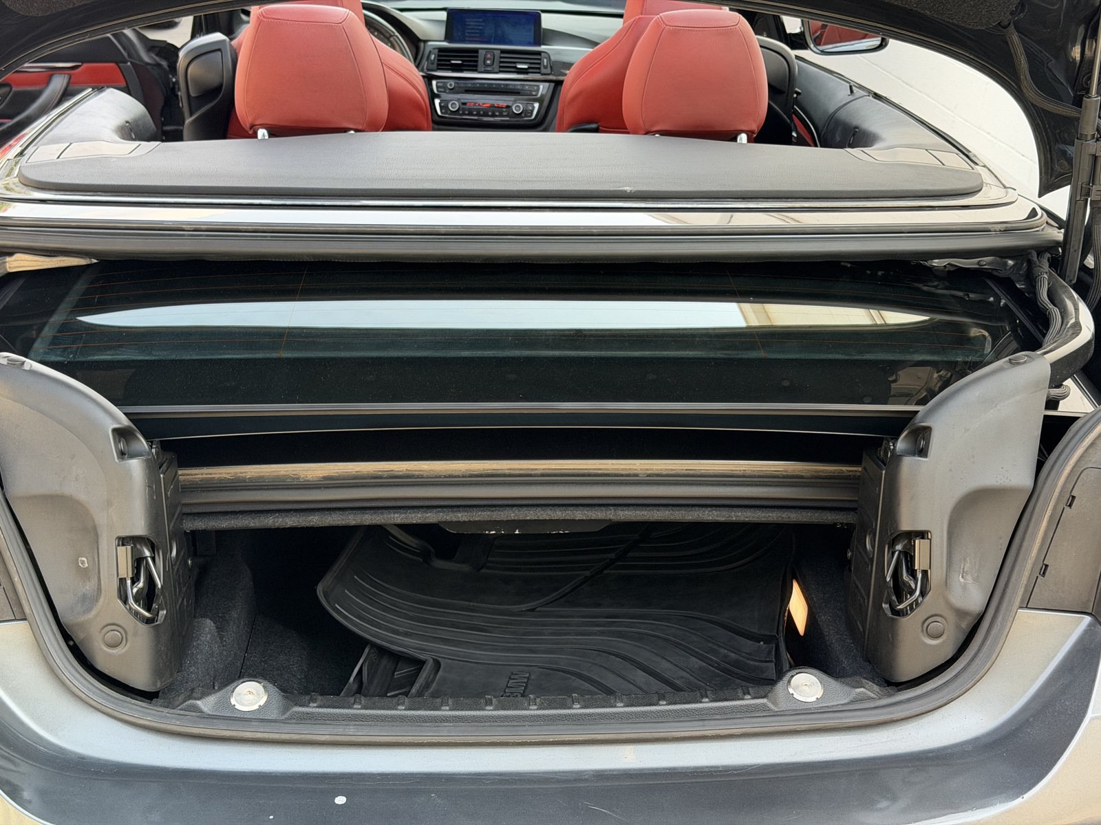 Used 2015 BMW M4 Convertible RWD image 24
