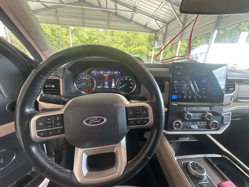 Used 2024 Ford Expedition Limited RWD image 12