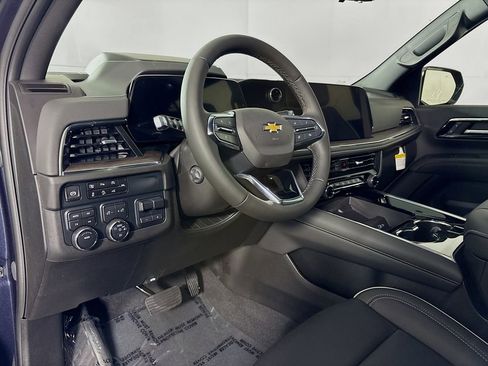 New 2025 Chevrolet Suburban Premier image 9