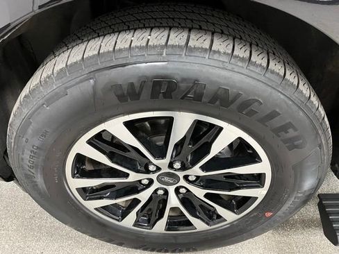Used 2025 Ford Expedition Max Platinum AWD/4WD image 15