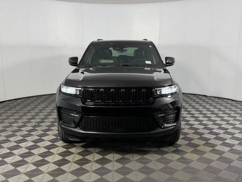 Certified 2025 Jeep Grand Cherokee Altitude AWD/4WD image 10