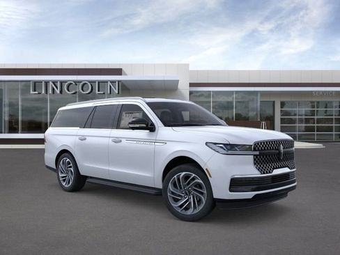 New 2026 Lincoln Navigator L Premier AWD/4WD image 7