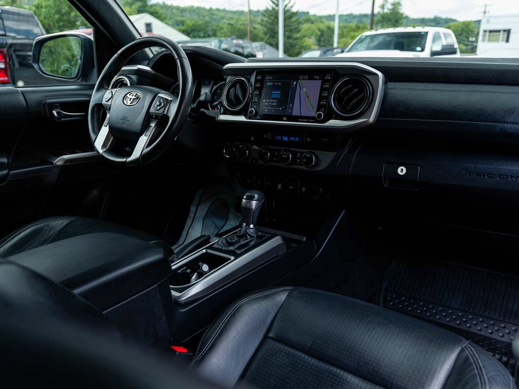 Used 2020 Toyota Tacoma Limited AWD/4WD image 34