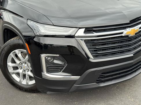 Used 2023 Chevrolet Traverse LS image 3