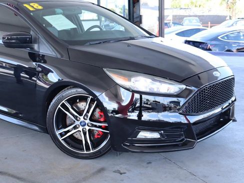 Used 2018 Ford Focus ST image 2