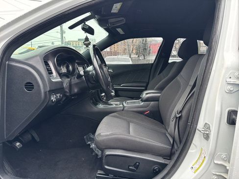 Used 2019 Dodge Charger SXT w/ Driver Confidence Group image 17