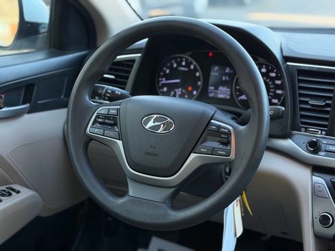 Used 2017 Hyundai Elantra SE FWD image 15